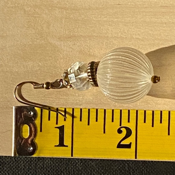 Vintage Earrings-Lucite Globes/Goldtone Spacers/Rhinestones. - Picture 6 of 7